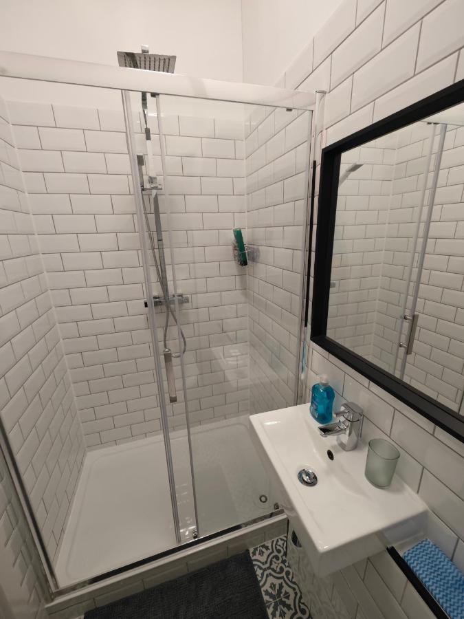 2 Bedroom 2 Bathroom Apartment In Old St - Shoreditch - Zone 1 Londra Exterior foto
