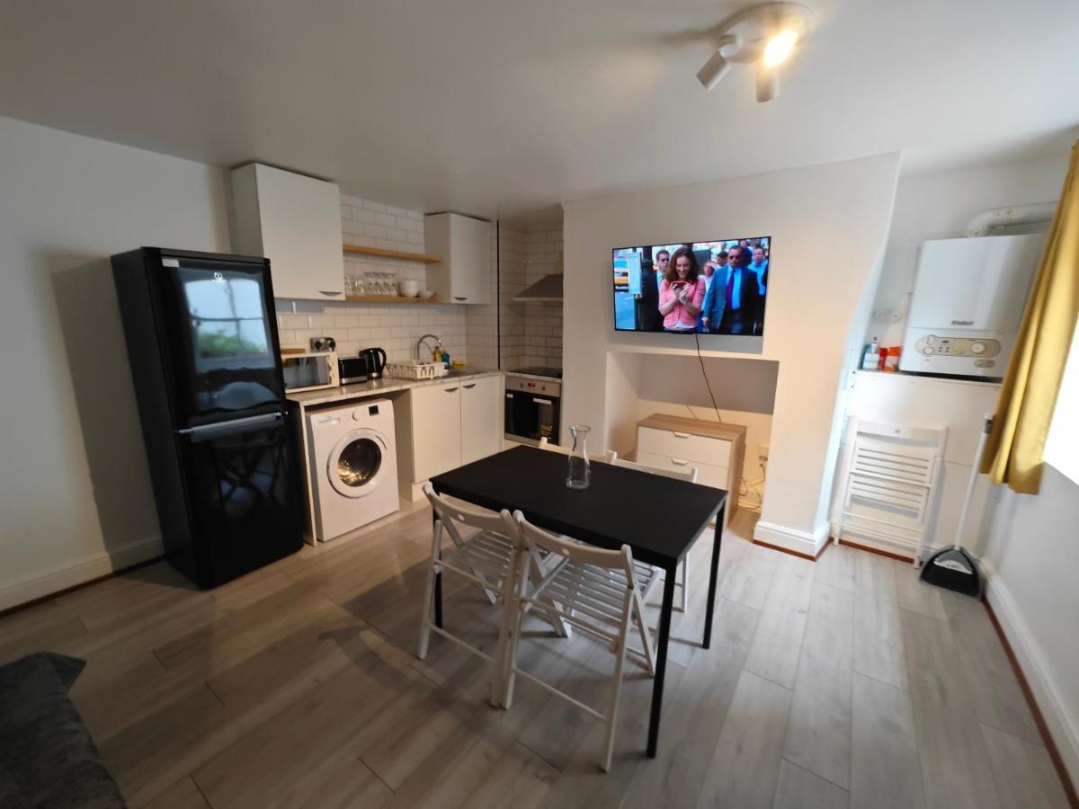 2 Bedroom 2 Bathroom Apartment In Old St - Shoreditch - Zone 1 Londra Exterior foto